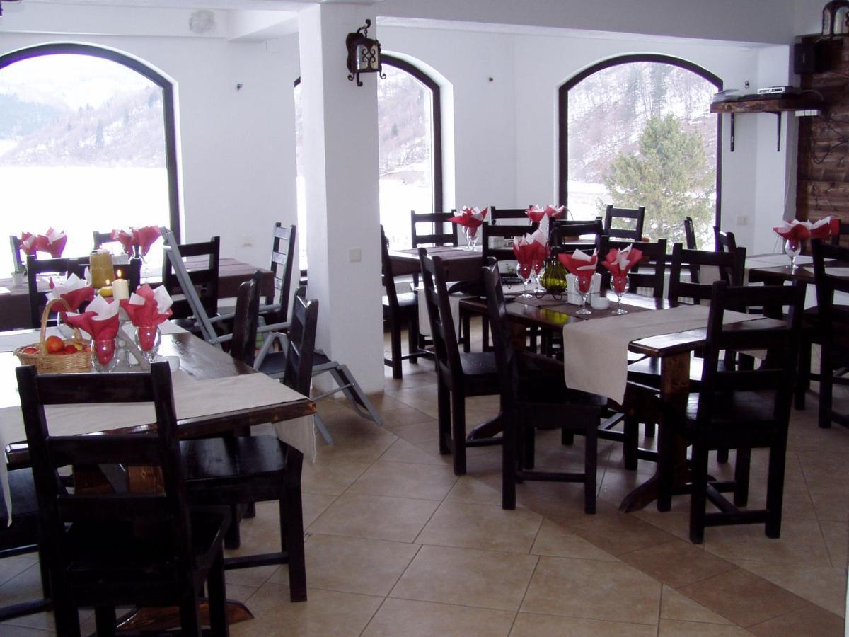 Taverna Pietrei Craiului Zărneşti Eksteriør bilde